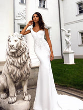 Load image into Gallery viewer, V Neck Mermaid Wedding Dress with beaded Applique