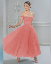 Load image into Gallery viewer, Strapless  Short Elegant Illusion Lace Bodice Gown