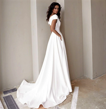 Load image into Gallery viewer, The  Norfeld Gown